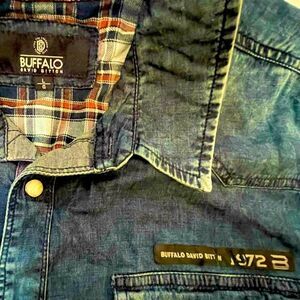 Buffalo by David Bitton Salindo denim shirt with mother of Pearl snaps size L